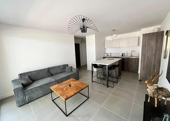 Refuge En Ville - Appart Cosy Avec Garage